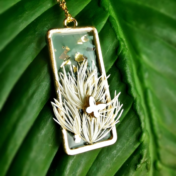 White and Gold Florals - Picture 2 of 5